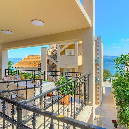 Villa" Arijana 2" Slatine Buitenkant foto