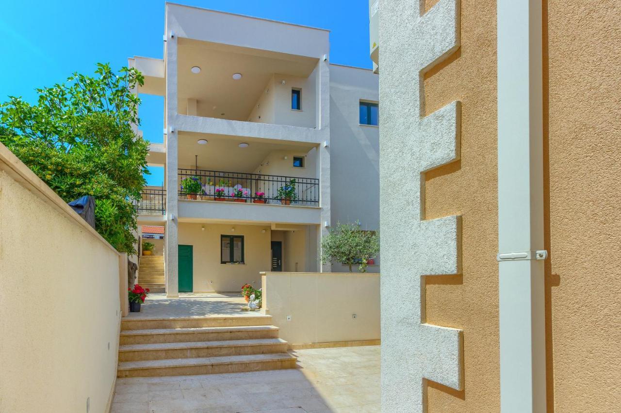 Villa" Arijana 2" Slatine Buitenkant foto