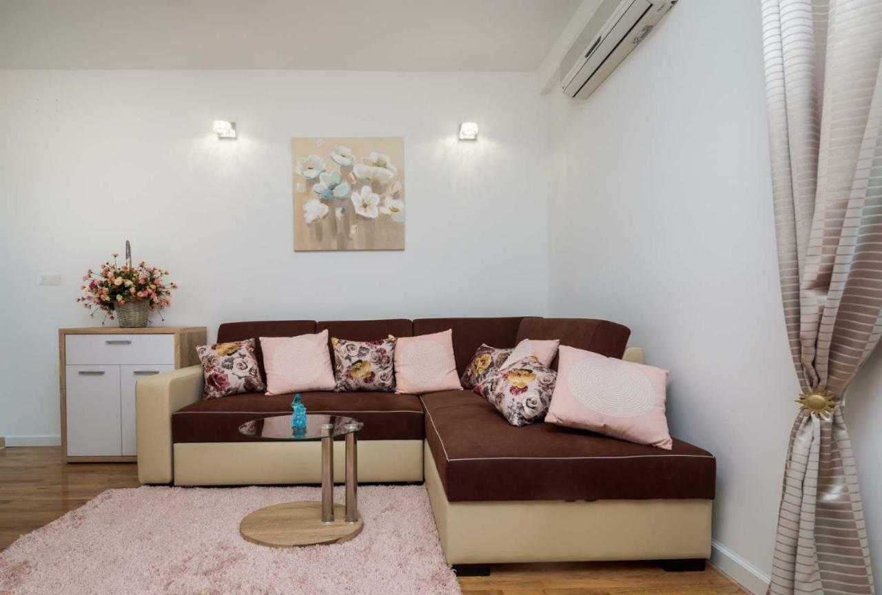 Villa" Arijana 2" Slatine Buitenkant foto