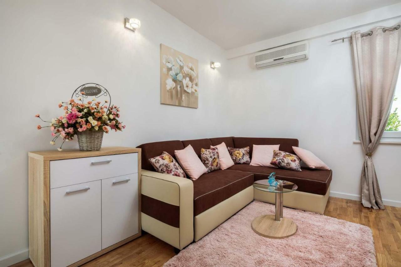 Villa" Arijana 2" Slatine Buitenkant foto