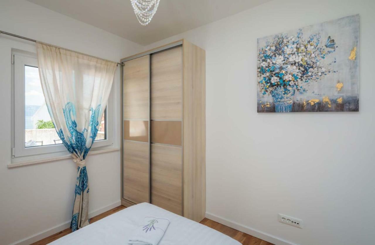 Villa" Arijana 2" Slatine Buitenkant foto