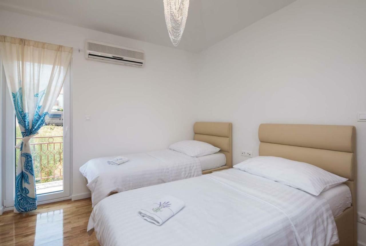Villa" Arijana 2" Slatine Buitenkant foto
