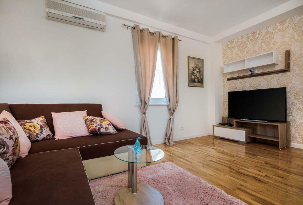 Villa" Arijana 2" Slatine Buitenkant foto