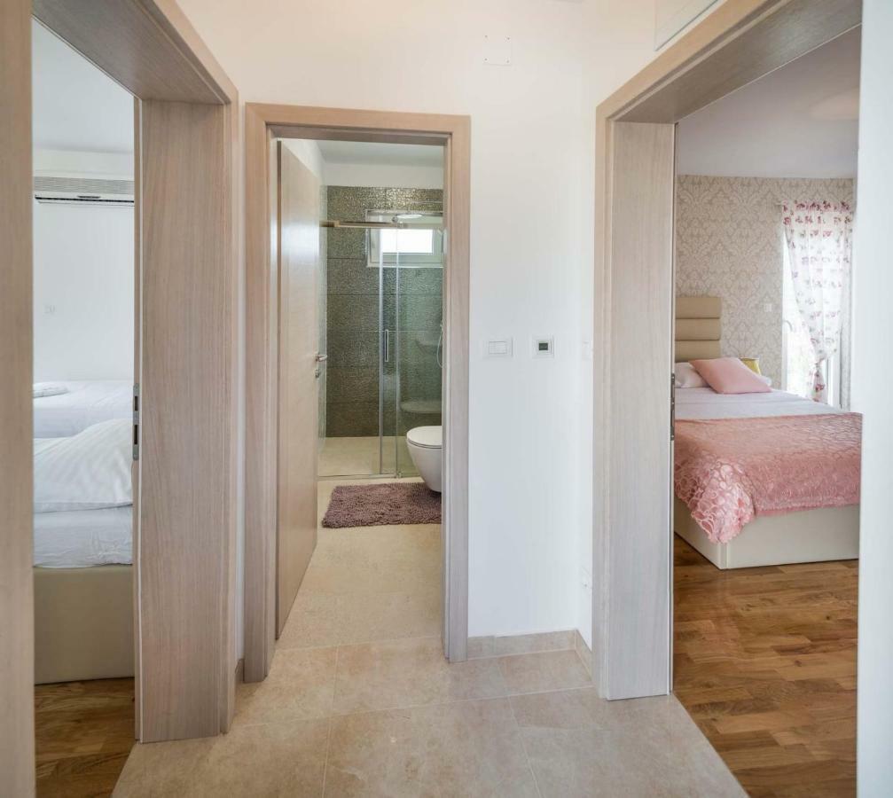 Villa" Arijana 2" Slatine Buitenkant foto
